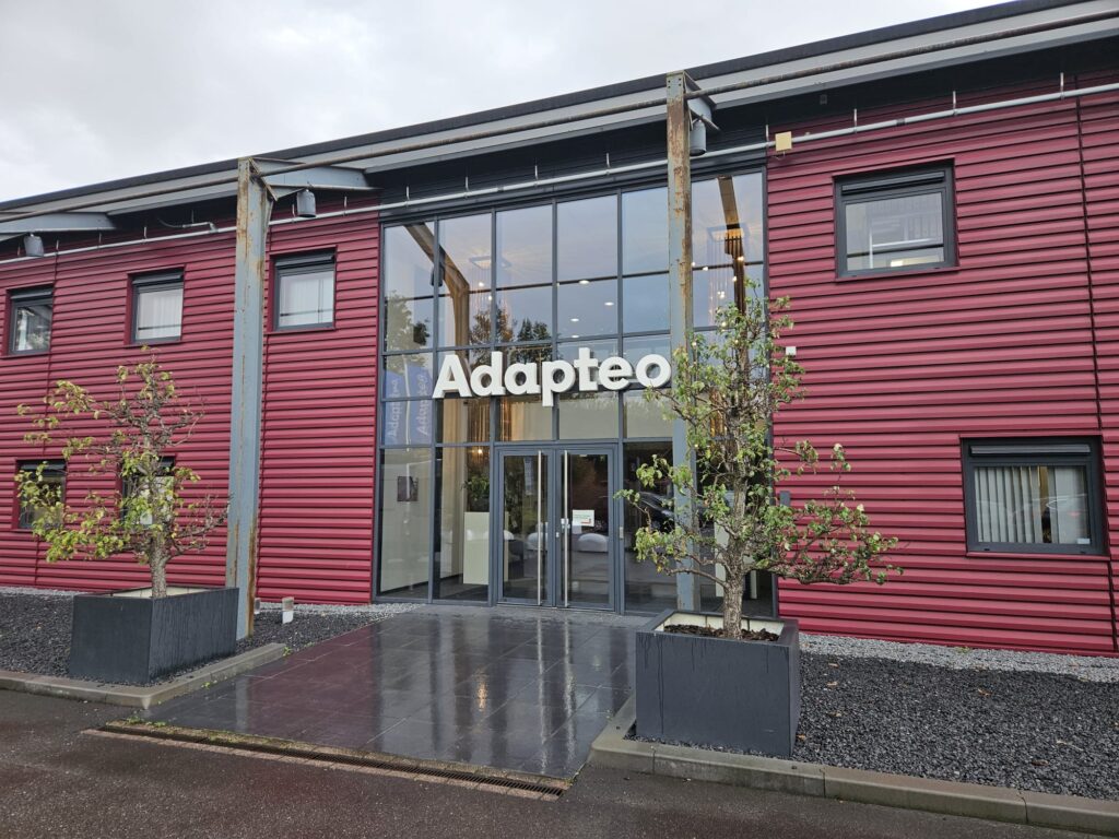 Adapteo
